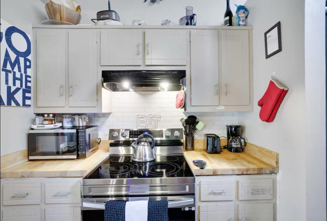 Weekend At Bernie's Iii! Hot Tub Pet-friendly! Holiday home