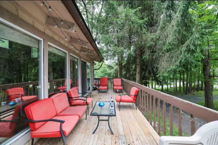 Weekend At Bernie's Iii! Hot Tub Pet-friendly! Holiday home Long Pond